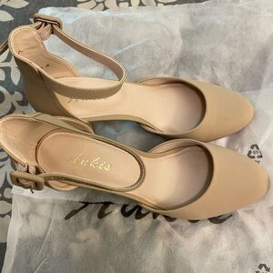 Women’s beige, close toed heel
